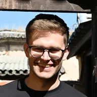 Tord, who builds Komla